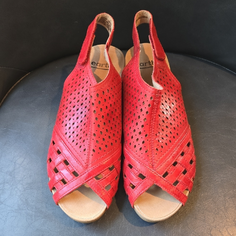 Earth Pisa Galu Sandals Red Leather Wedge Peep Toe Shoes Womens Size 8.5 Wide